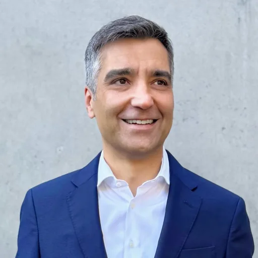 Portrait photo of Dr. Benjamin Rausch